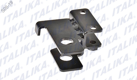 [F02030493] SOPORTE GUIA SALPICADERA TRAS DER